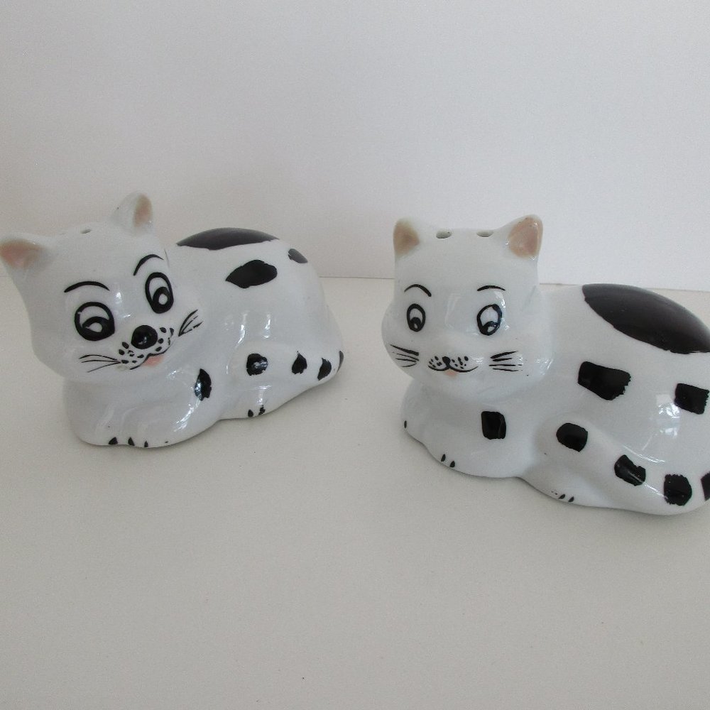VTG Hand Painted Salt And Pepper Shaker Love Cats